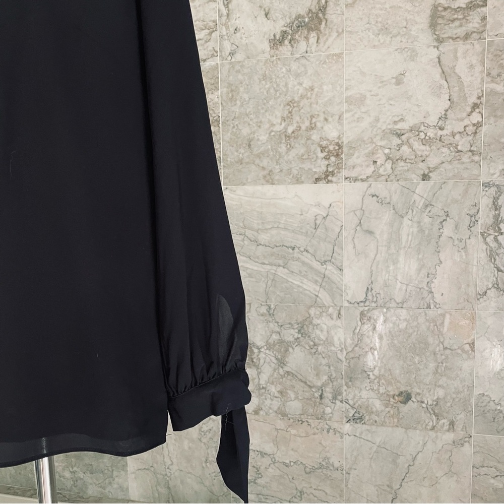 Pixley Twist Keyhole Tie Sleeve Top - Picture 4 of 8